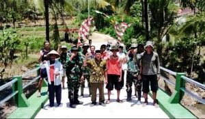 Jembatan Lemahbang Selesai Dibuat, Dandim 0728/Wonogiri Tanda Tangani Penyerahan Program TMMD Kepada Bupati