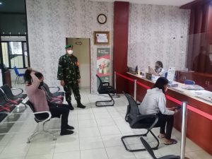 Babinsa Koramil 03/Serengan, Tak Pernah Kendor Dalam Melaksanakan Penerapan PPKM