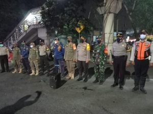 Sosialisasi PSBB dan Sosial Distancing, Babinsa Koramil 02/TB Bersama Tiga Pilar Gelar Patroli Wilayah