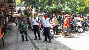 Pasar Burung Depok Menjadi Incaran Penerapan PPKM Level 2 Oleh Babinsa Kelurahan Manahan
