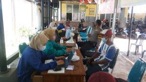 Kapolsek Singorojo Pimpin Pengamanan Vaksinasi Di Wilayah Kecamatan Singorojo