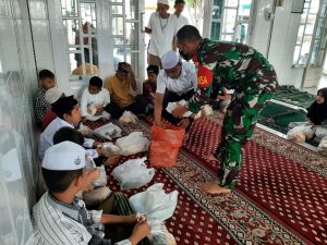 Babinsa 02/Lgs Turut Serta Peringati Maulid Nabi di Desa Binaan