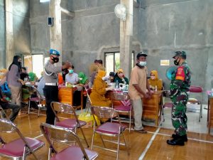 Bantu Kelancaran Babinsa Dampingi Setiap Kegiatan Vaksinasi