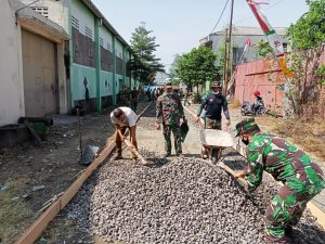 Kemanunggalan TNI-Rakyat Terwujud Dalam Karya Bakti Daerah Kodim 0735/Surakarta