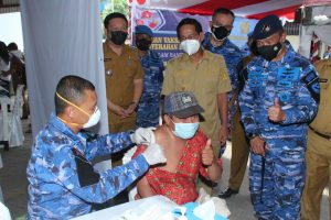 Serbuan Vaksinasi Diiringi Bantuan Sosial di Bitung Sulut
