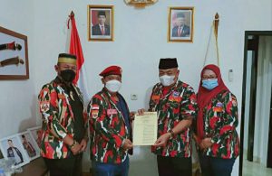 Ketua Umum LMP HM. Arsyad Cannu Serahkan SK Kepengurusan Mada Jabar