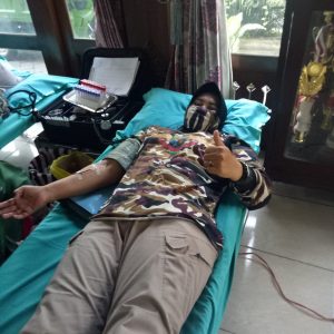 Bantu Penuhi Kebutuhan Stok Darah di PMI, FKPPI 11.35 Surakarta Ikuti Donor Darah