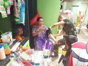 Percepat Kekebalan Komunal, Koramil 01/Jatinegara Bersama Satgas Covid-19 Terjun Langsung Dari Rumah ke Rumah