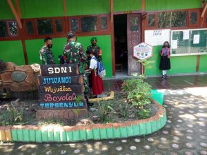 Sosialisasi Prokes Usia Dini, Babinsa Sambangi SDN 1 Juwangi
