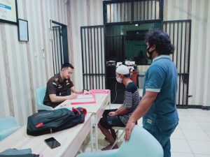 Polsek Tambelang Limpahkan Berkas dan Bukti Pencurian ke Kejaksaan
