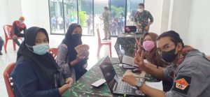 Kodim 0505/Jakarta Timur Salurkan Bantuan UMKM Kepada PKL dan Warung