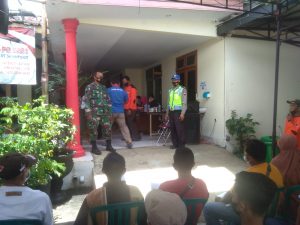 Babinsa Dan Bhabinkamtibmas Kompak Dampingi Vaksinasi Warga Jatisrono