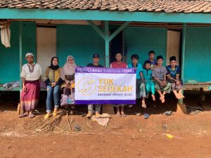Di Pandeglang, Sahabat Peduli 82#85, Berikan Bantun 40 Sak Semen Ke Ponpes Mabdaussalam