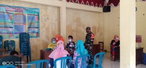 Dukung Percepatan Vaksinasi, Babinsa Dampingi Warga Sempu