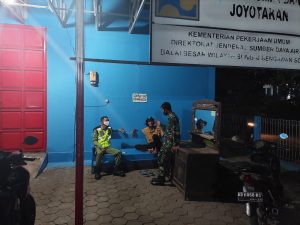 Piket Koramil 03 Serengan Patroli Malam Sambil Terapkan PPKM Level 2