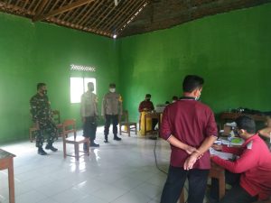 Yakinkan Aman Babinsa Ajak Warga Tempursari Ikuti Vaksin