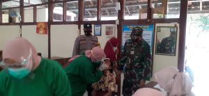 Danramil 14/Jatisrono Bersama Forkopincam Pantau Pelaksanaan PTM