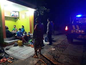 Patroli Malam Koramil Dan Polsek Jatipurno Berikan Himbauan Protkes