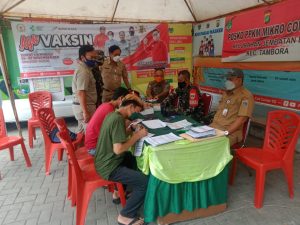 Serbuan Vaksinasi TNI Koramil 02/TB di Kelurahan Jembatan Lima Sebanyak 24 Orang Tervaksin