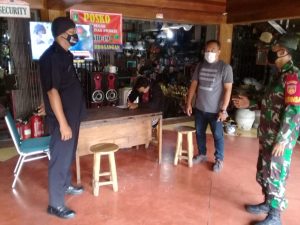Sambangi Pasar Triwindu Solo, Babinsa Keprabon Himbau Pengunjung Patuhi Protkes