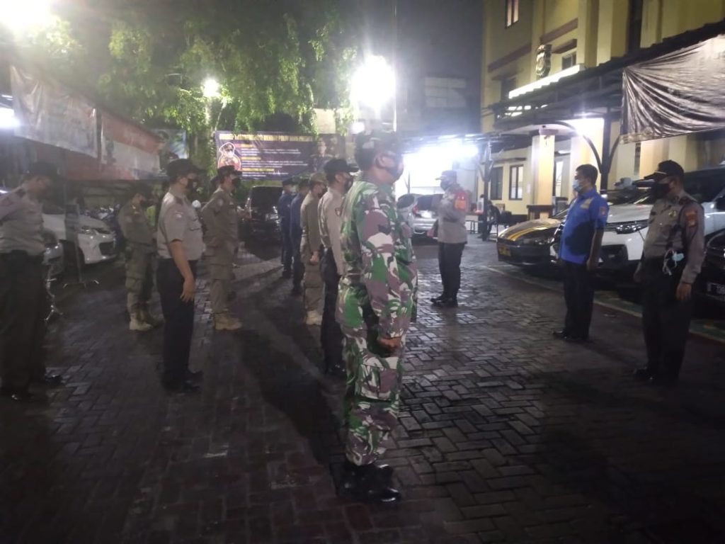 Patroli Wilayah Babinsa Koramil 02/TB Ciptakan Rasa Aman Serta Antisipasi Penyebaran Covid-19 di Wilayah Binaan