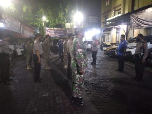 Patroli Wilayah Babinsa Koramil 02/TB Ciptakan Rasa Aman Serta Antisipasi Penyebaran Covid-19 di Wilayah Binaan