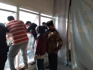 Kapolsek Kembangan Kompol H Khoiri Bersama Tim Gagalkan Upaya Seorang Pemuda yang Hendak Bunuh Diri
