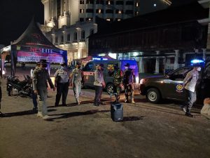Patroli Wilayah Babinsa Koramil 02/TB Bersama Tiga Pilar Cegah Penyebaran Covid-19 dan Antisipasi Guantibmas
