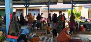 Pasar Tradisional Menjadi Incaran Penerapan PPKM Babinsa Koramil 1801-06/Masni :