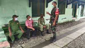 Dengan Prokes Ketat, Babinsa Kelurahan Keprabon Gelar Komsos Dengan Linmas