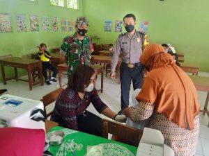 Kodim Sragen – Babinsa Turut Tenangkan Siswa Saat Dampingi Bias