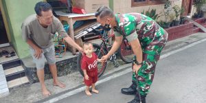 Tanpa Sungkan, Dandim Solo Sapa Anak Kecil Saat Sidak di Lokasi Pembangunan MCK
