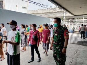 Danramil 02/TB Hadiri Kegiatan Pembagian 3000 Paket Sembako Bagi Warga Pekojan