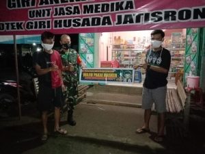 Patroli Koramil 14/Jatisrono Tingkatkan Kedisiplinan Warga Terapkan Protkes
