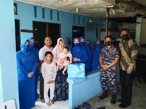 Sambut HUT Armada Ke-76, Lanal Batam Laksanakan Bakti Sosial dan Anjangsana