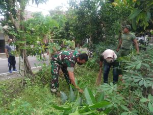 Pandemi Covid 19 Belum Usai, Babinsa Purwosari Pelopori Warganya Kerja Bakti Bersihkan Lingkungan