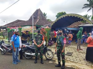 Begini Tugas Babinsa Slogohimo Dalam Mendukung Program Vaksinasi