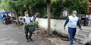 Ciptakan Lingkungan Bersih Dan Bebas Covid-19, Babinsa Kelurahan Banyuanyar Pimpin Kerja Bakti