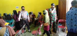 Babinsa Dan Bhabinkamtibmas Boto Dampingi Warga Dapatkan Vaksin Covid-19, Ini Harapannya !