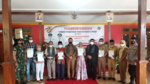 Wakili Danramil, Serma Suparmo Hadiri Penyerahan Sertipikat PTSL Oleh Wabup