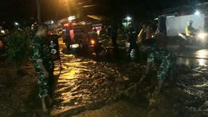 Begini Kesigapan Babinsa Dalam Menghadapi Bencana Banjir Di Wilayah
