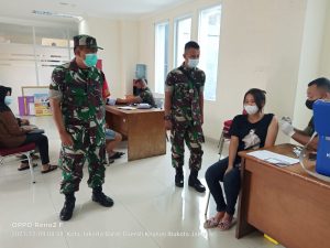 Serbuan Vaksinasi TNI Di Gelar Koramil 02/TB di Kelurahan Jembatan Lima