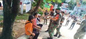 Pencegahan Covid-19, Babinsa Koramil 03/Psr Rebo/Ciracas Laksanakan PPKM di PD Pasar Jaya Ciracas