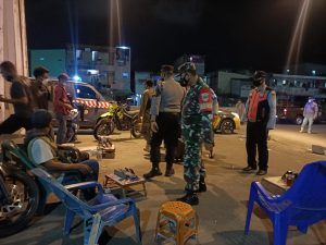 Patroli Wilayah Babinsa Koramil 02/TB Bersama Tiga Pilar Antisipasi Penyebaran Covid-19 di Wilayah Tambora