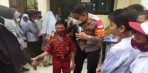 Anak-Anak Antusias Ikuti Vaksin Dosis 1 Di Gerai Vaksinasi Polsek Tarumajaya