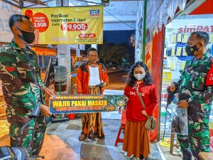 Tak Kenal Waktu, Koramil 24/Puhpelem Terus Berikan Himbauan Pemakaian Masker Kepada Warga