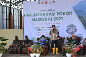 Peduli Lingkungan, Korem 071/Wijayakusuma bersama Komponen Masyarakat Tanam Pohon untuk Penghijauan