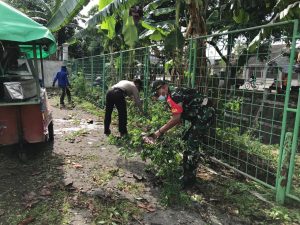 Antisipasi Banjir, Babinsa Bersama Bhabinkamtibmas Jagalan Laksanakan Kerja Bhakti Diwilayah