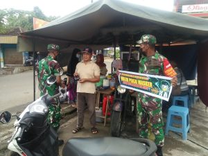 Sertu Purwanto Pimpin Patroli Protkes Di Pasar Jatiroto