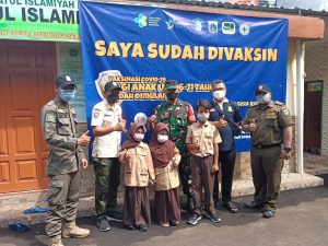 Danramil 02/TB Pantau Serbuan Vaksinasi Anak Usia 6-11 Tahun di Kelurahah Pekojan